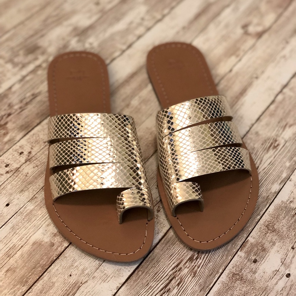 *NWT* Marc Fisher Sandals